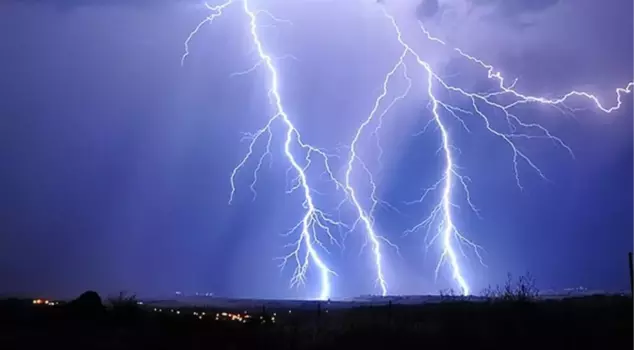 Lightning strikes football field in Congo: 4 dead, 5 injured.