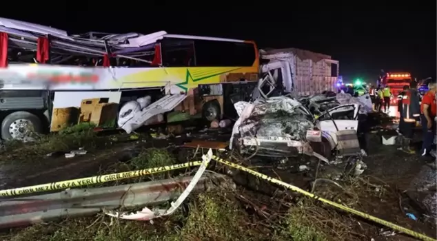 تم تحديد هويات الأشخاص العشرة الذين لقوا حتفهم في حادث سلسلة تصادم في مرسين.