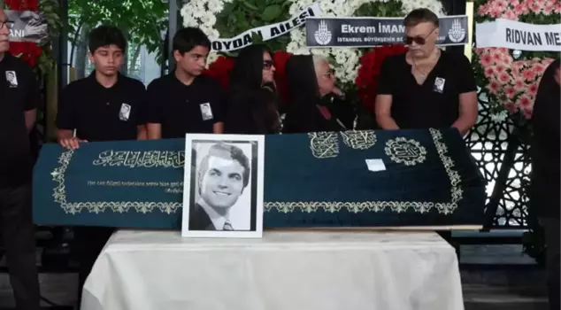 The master actor of Yeşilçam, Murat Soydan, was bid farewell to his final journey.