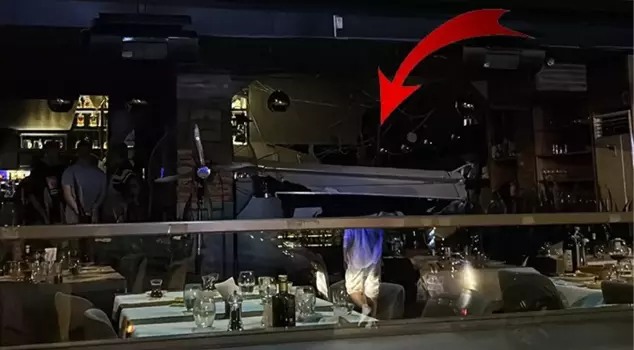 The ceiling of the restaurant collapsed in Kadıköy, customers were injured.