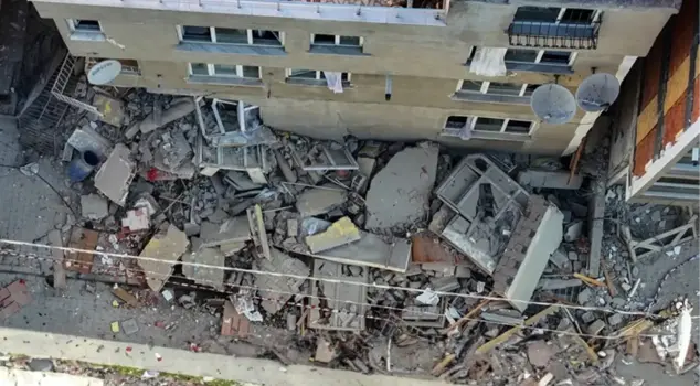 A 7-story building collapsed in Bahçelievler! Surrounding houses have been evacuated, statement from Istanbul Governorate.
