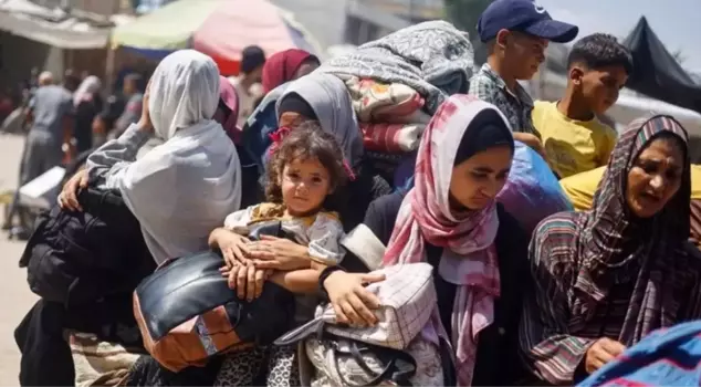 After the intense attacks by Israel, Palestinians started to evacuate from Han Yunus, the second largest city in Gaza.