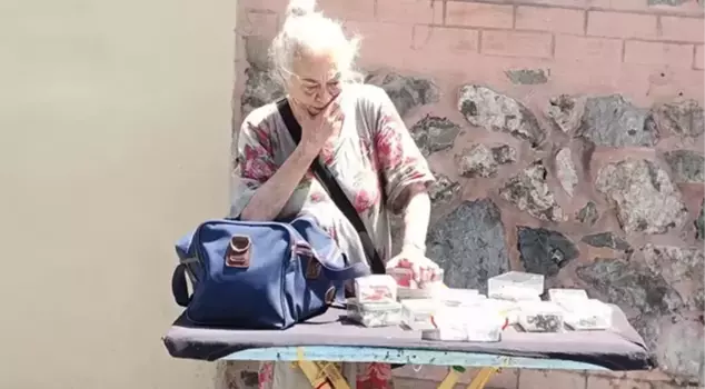 Serpil Örümcer, the legendary actress of Yeşilçam who is experiencing financial difficulties, has opened a stall.