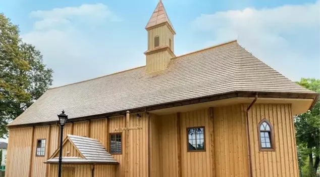 A drunk priest fell asleep at a funeral in Poland.