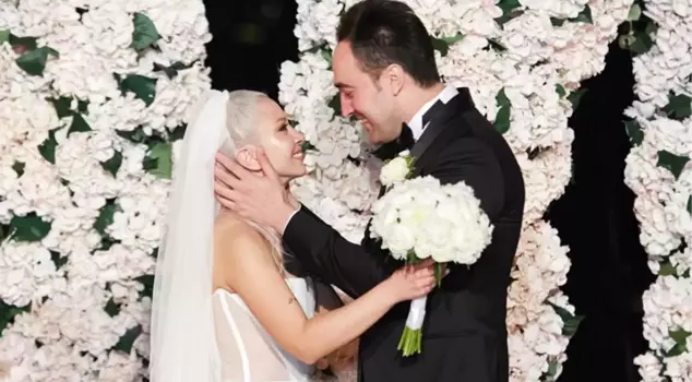 Singer Ece Seçkin gifted her partner a brand new car on their birthday.