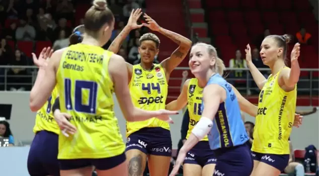 Four signatures in Fenerbahçe Women's Volleyball Team
