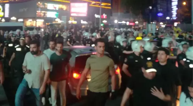 Police intervention in Education Union protest! 11 teachers were detained.