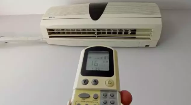The professor warned: You can catch pneumonia while cooling off with neglected air conditioners.