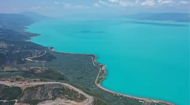 The largest lake of Marmara turned turquoise.