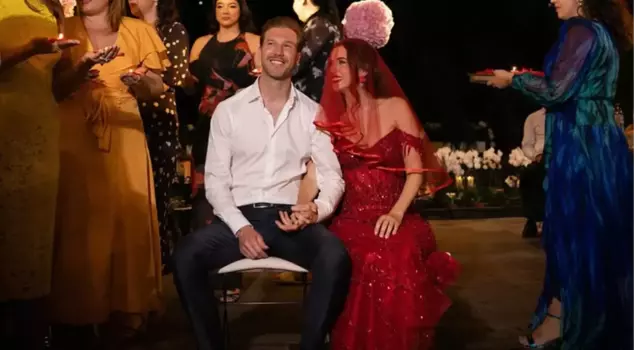 Singer Karsu, who is preparing to marry her Dutch boyfriend, had a henna night.