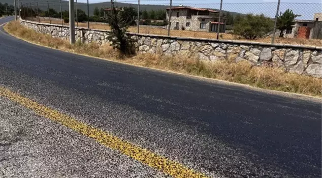 The thermometers in Bodrum showed 44 degrees, causing the asphalt to melt due to the heat.