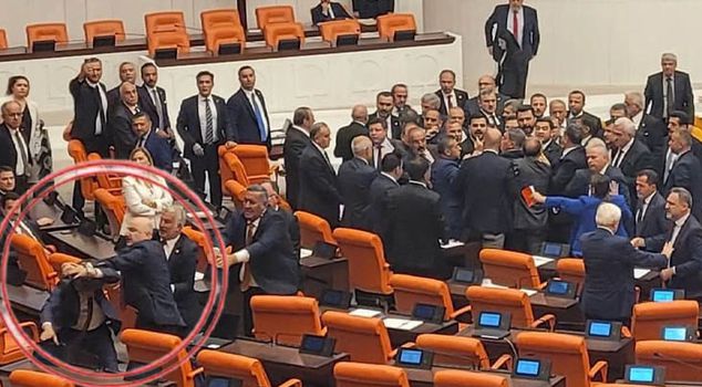 The Grand National Assembly of Turkey turned into a battlefield! AK Party member Karaismailoğlu punched DEM Party member Bozan.