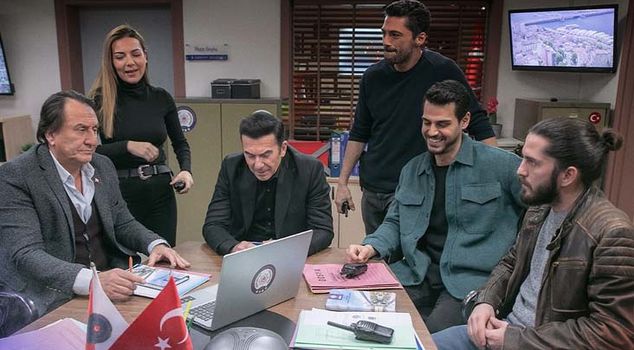 He also left after his father! Tunç Oğuz bid farewell to Arka Sokaklar, where he has been a part of for 14 years.