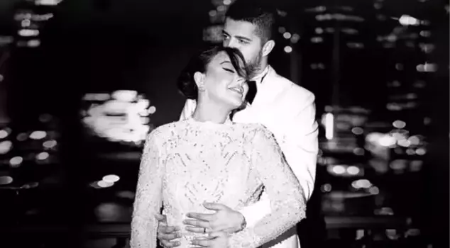 Ebru Gündeş, who was rumored to be getting divorced, denied the claims with photos.