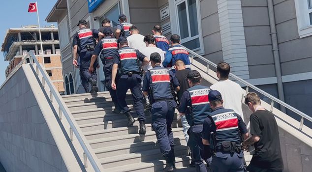 Мошенничество в социальных сетях под именем министра: 7 задержаний в ходе операции в 4 городах.