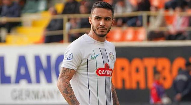 Signing is a matter of moments! Beşiktaş has completed the transfer of Emirhan Topçu.