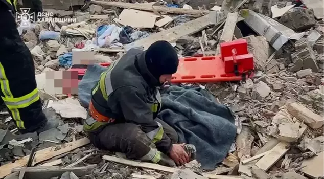 The moment when the firefighter, who was called to intervene in a missile attack that hit his own house in Ukraine, cried over his lifeless wife's body, broke hearts.