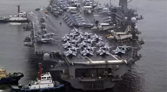 The world is on edge! The US nuclear-powered aircraft carrier is only 10 kilometers away from the shores of Iran.