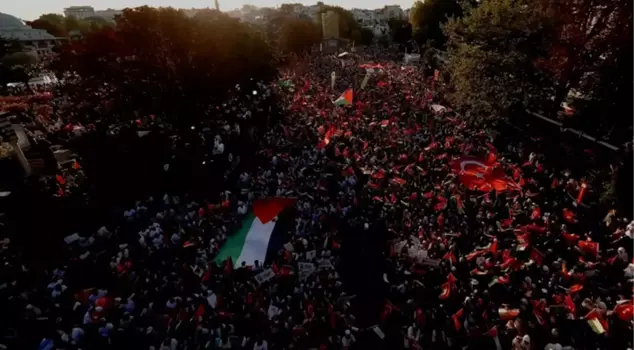 Tens of thousands of people gathered in Ayasofya Square upon Haniye's final will.