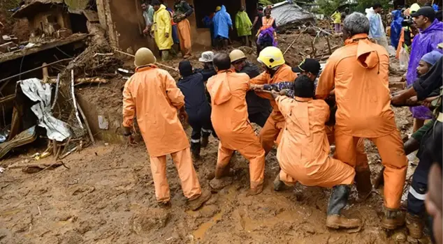 The death toll in the landslides in the state of Kerala in India has risen to 358.