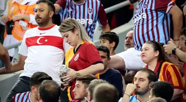 Women wearing Galatasaray jerseys were kicked out of the stadium during the Trabzonspor match.