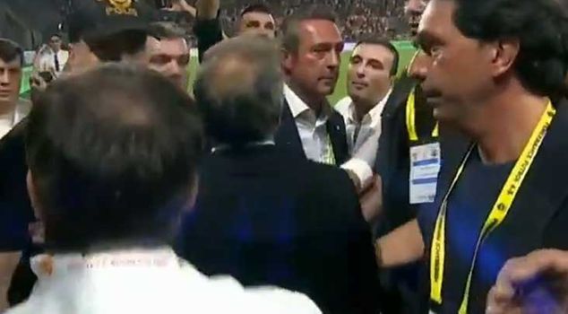 He fell down! Ali Koç was attacked in Izmir.