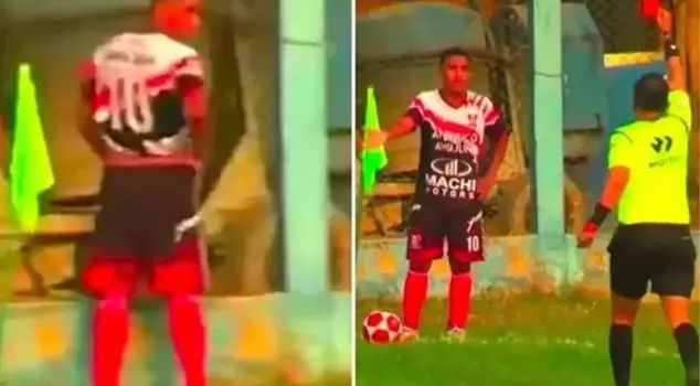 Футболист, прежде чем использовать угловой удар, был удален с поля с помощью красной карточки судьей, так как он удовлетворил свою потребность в туалете на краю поля.