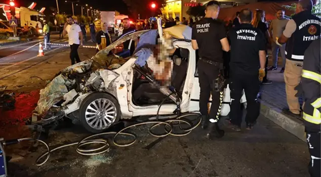 Car crashes into a truck from behind: 2 dead, 3 seriously injured.