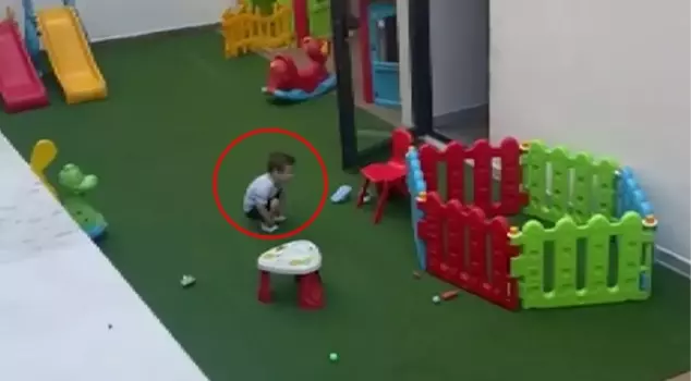 A little child was forgotten in the kindergarten yard! The neighbors recorded those moments.