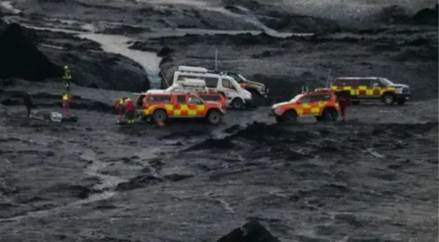 An ice cave collapsed in Iceland: 1 tourist lost their life, 2 tourists went missing.