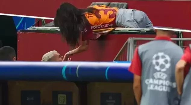 Devrim Özkan didn't leave her boyfriend Lucas Torreira alone at his match.