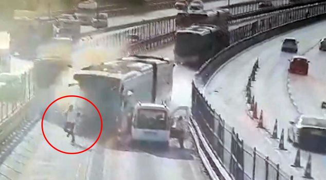 The clearest footage of the fatal metrobus accident! Chaos erupts inside the vehicle.