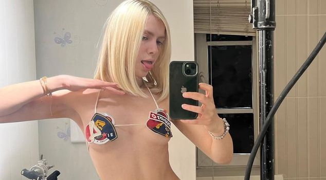 She stepped in front of the camera with her outfit that only covered her nipples.