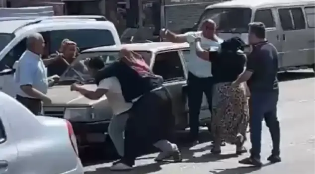 Stick fight in Adana: Women beaten like this in the fight over giving way.
