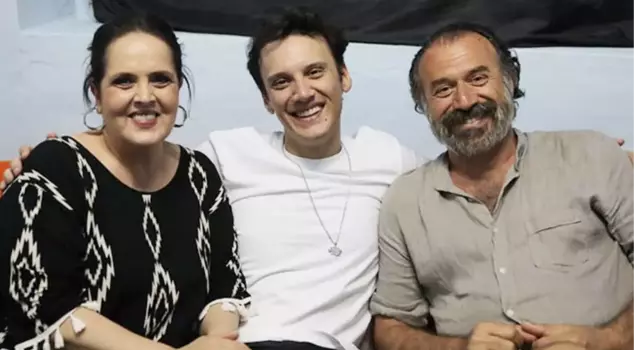 Singer Edis Görgülü's parents ended their 40-year marriage.