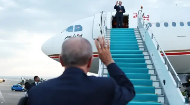 President Erdogan bid farewell to Sisi with the 'Rabia' sign.