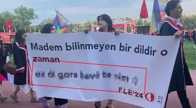 A profane Kurdish banner was displayed at the METU graduation ceremony.