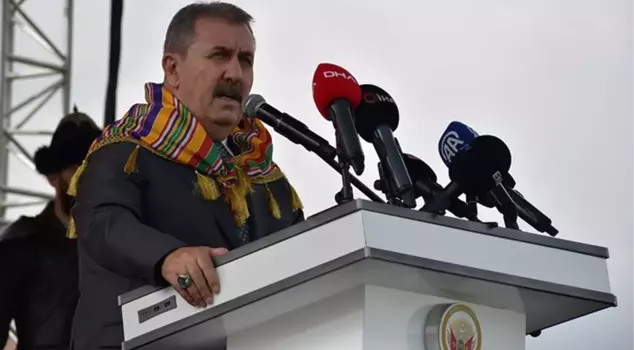 بعد اكتشاف جثة نارين الخامدة، يطالب ديستيجي بإعدامها: ستعلقها كعبرة للعالم.