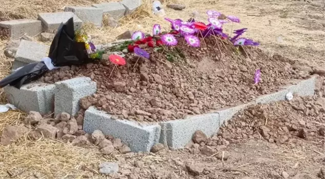 The grave of 8-year-old Narin! If she were alive, she would have started school today.