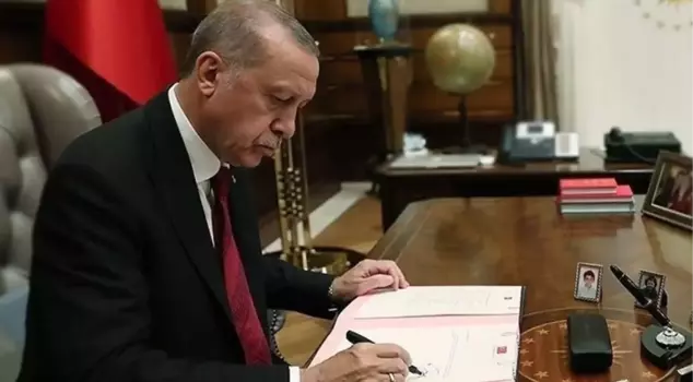 Three deputy ministers were dismissed by President Erdogan's signature.