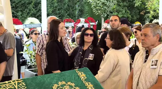 İrem Sak's father was bid farewell on his final journey.