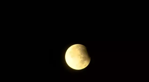 The last 'bloody moon' of the year was worth seeing! The skies of Istanbul turned red!