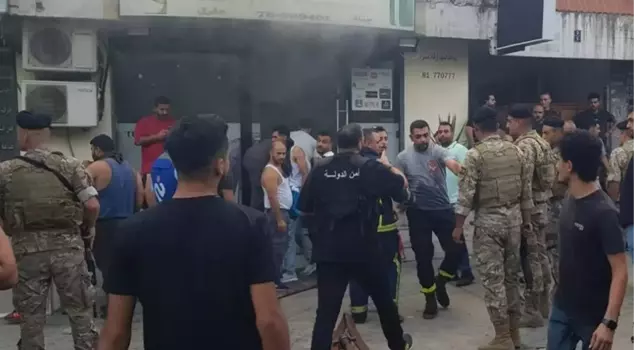 The use of communication devices by the Iranian Revolutionary Guards has been banned.