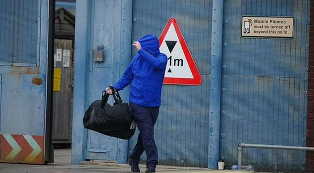 В Англии 37 заключенных были ошибочно освобождены, 5 из них не вернулись.