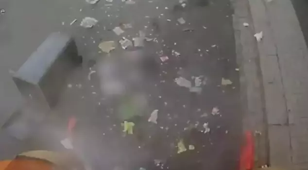 Explosion in garbage truck in London: 2 workers escaped death.