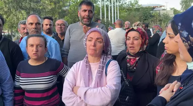 Workers going to the factory for their shift experienced the shock of their lives! The boss locked the door and ran away.