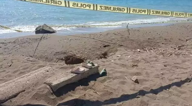 Terrible incident in Antalya! A child playing on the beach died after being trapped under the sand.