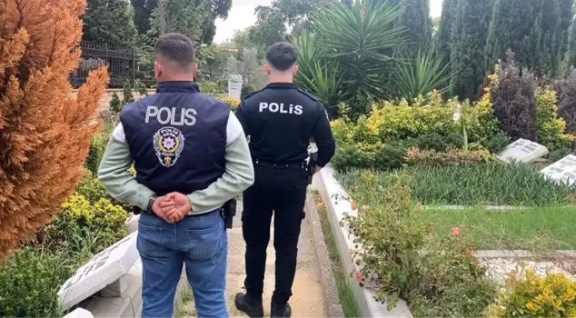 The police are on duty at the cemetery where Cem Garipoğlu's grave is located.