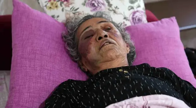 In Adana, an elderly woman was tortured by a relative! The neighborhood residents caught the perpetrator and beat him to a pulp with a hose.