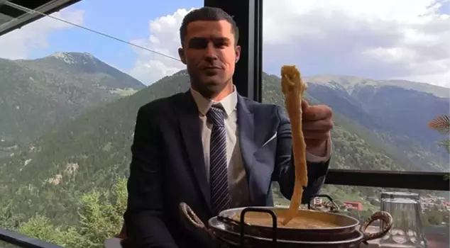 Those who see the statue of Cristiano Ronaldo eating kuymak think it's real.